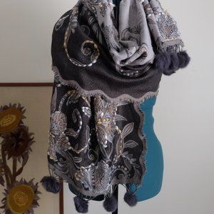 Gorgeous grey pashmina scarf